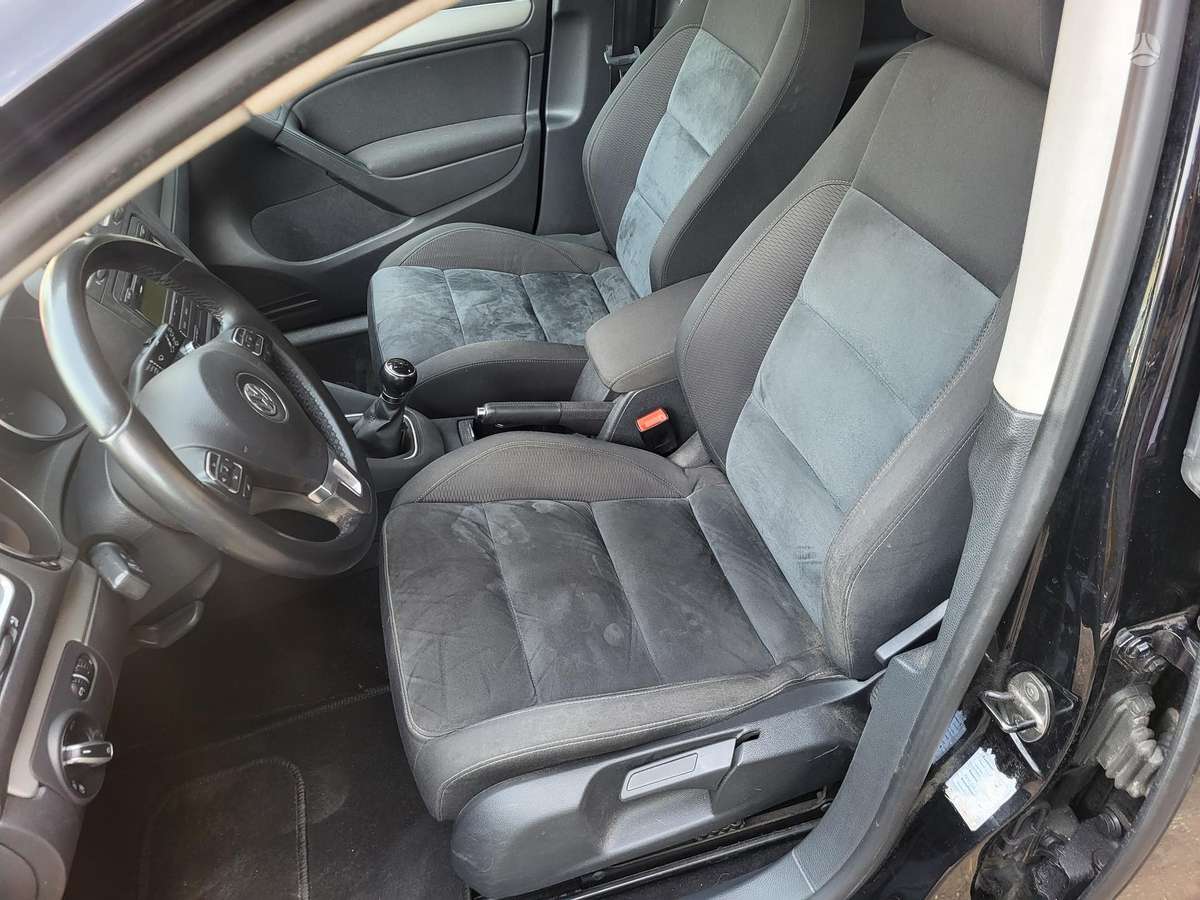Volkswagen Golf - 6