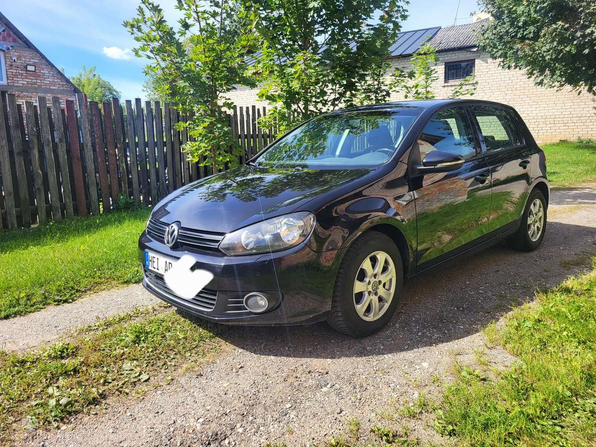 Volkswagen Golf - 1