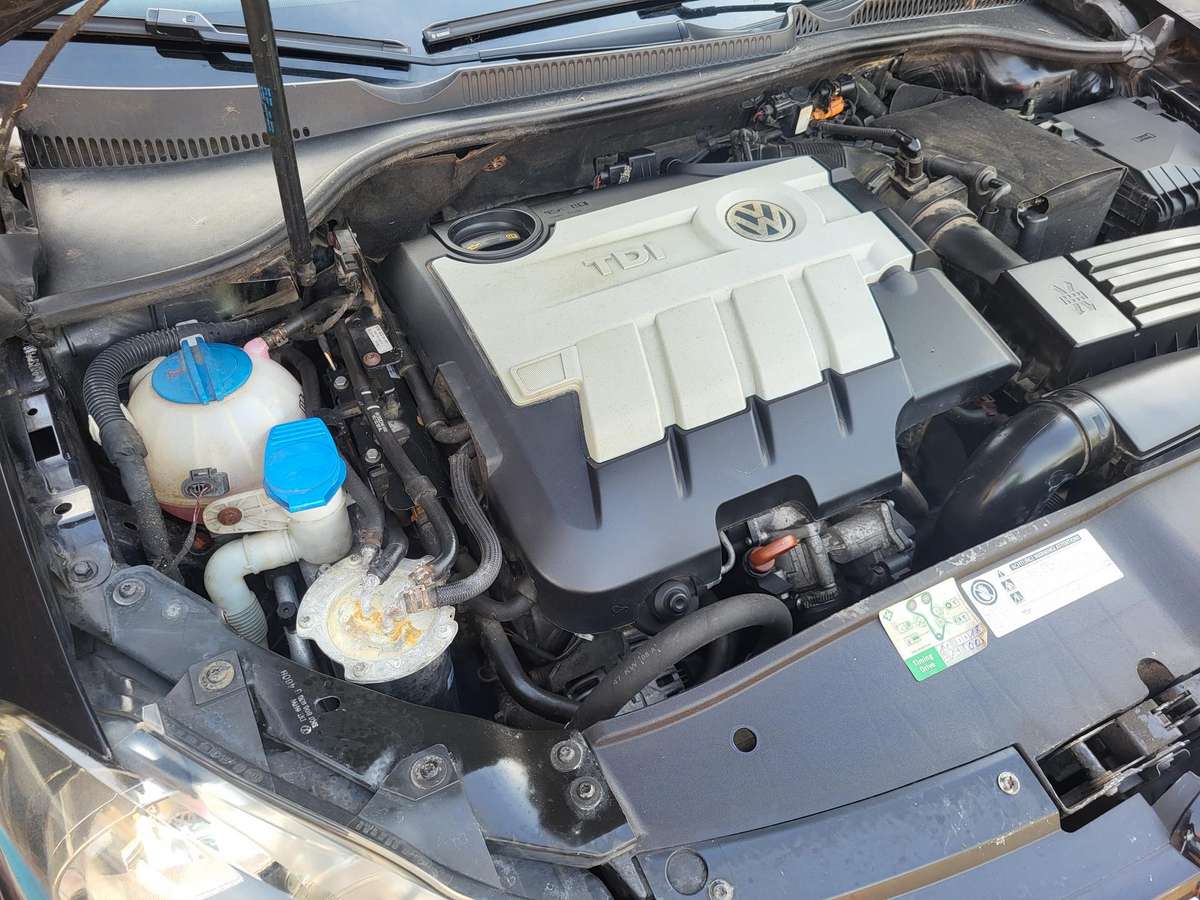 Volkswagen Golf - 10