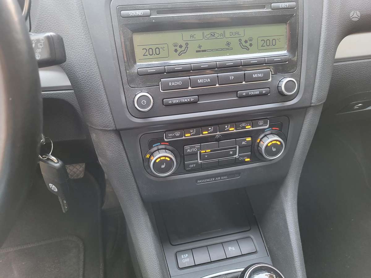 Volkswagen Golf - 8