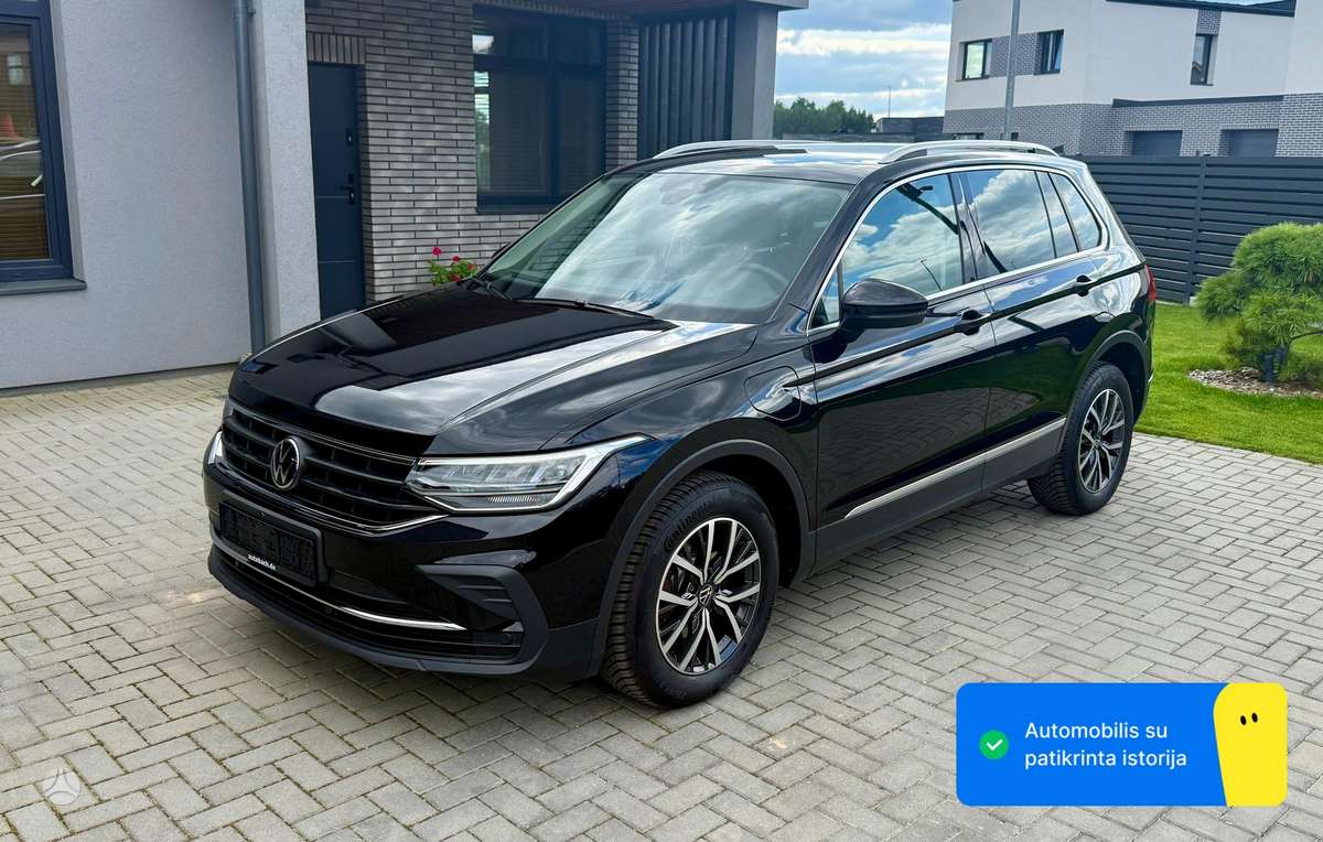 Volkswagen Tiguan - 1
