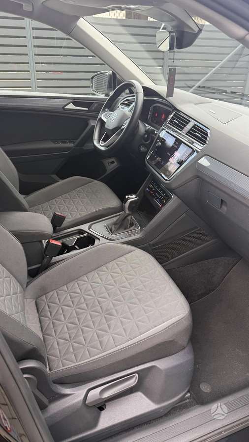 Volkswagen Tiguan - 10