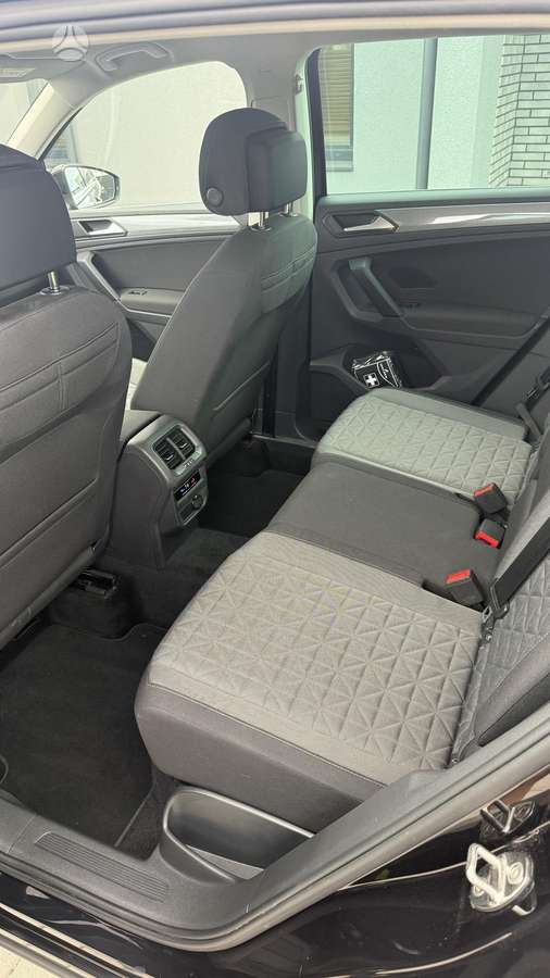 Volkswagen Tiguan - 11