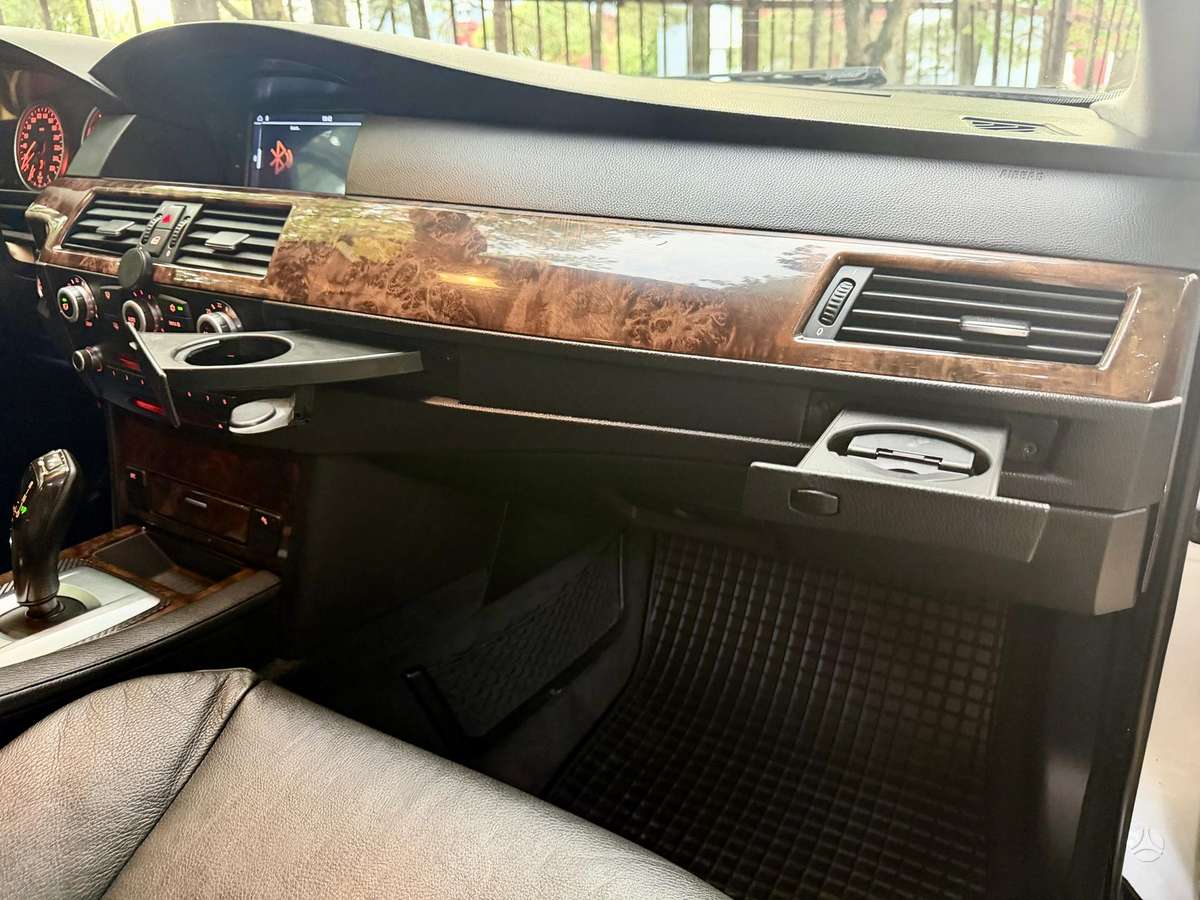 BMW 525, sedanas