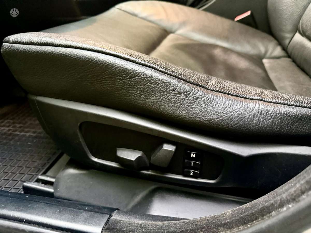 BMW 525, saloon / sedan
