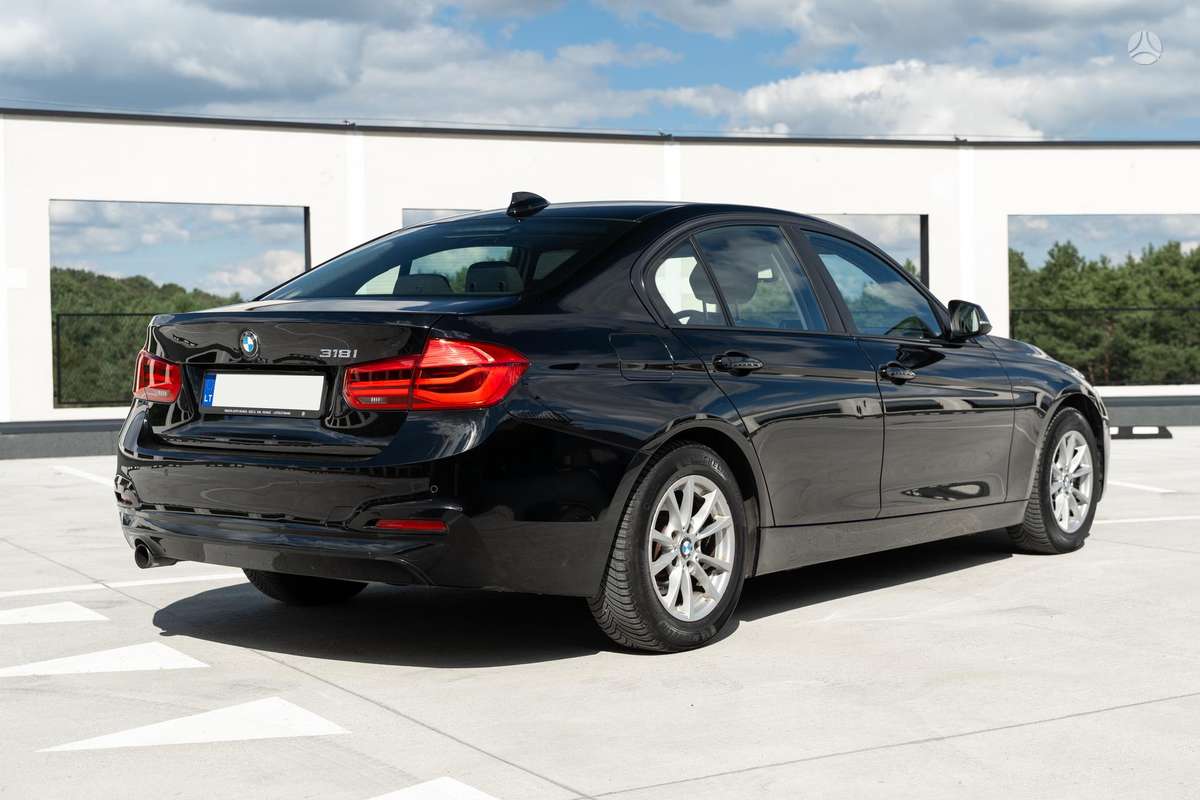 BMW 318, 1.5 l., Седан