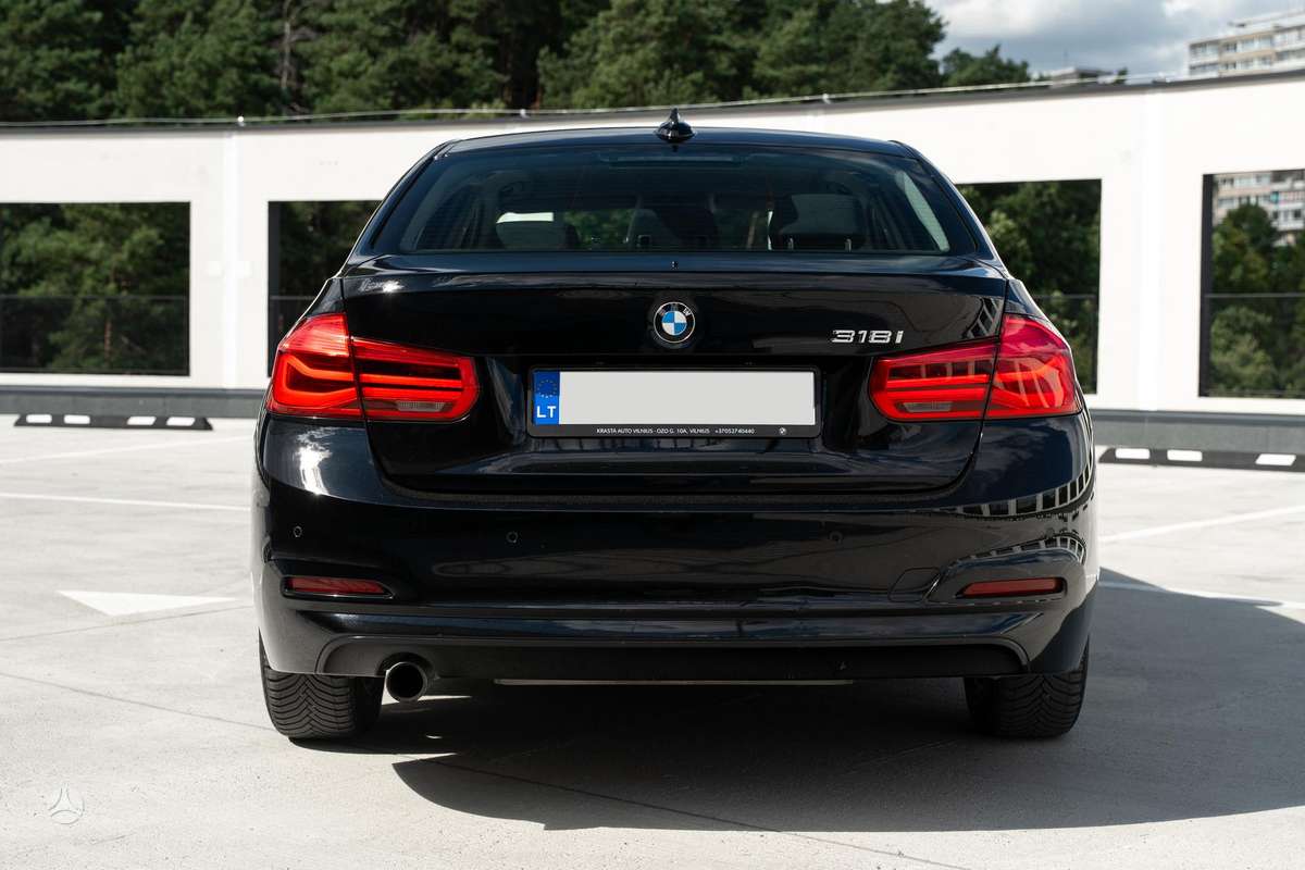 BMW 318, 1.5 l., Седан