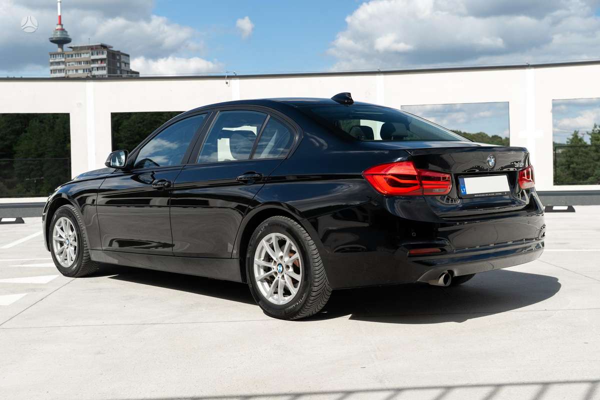 BMW 318, 1.5 l., Седан