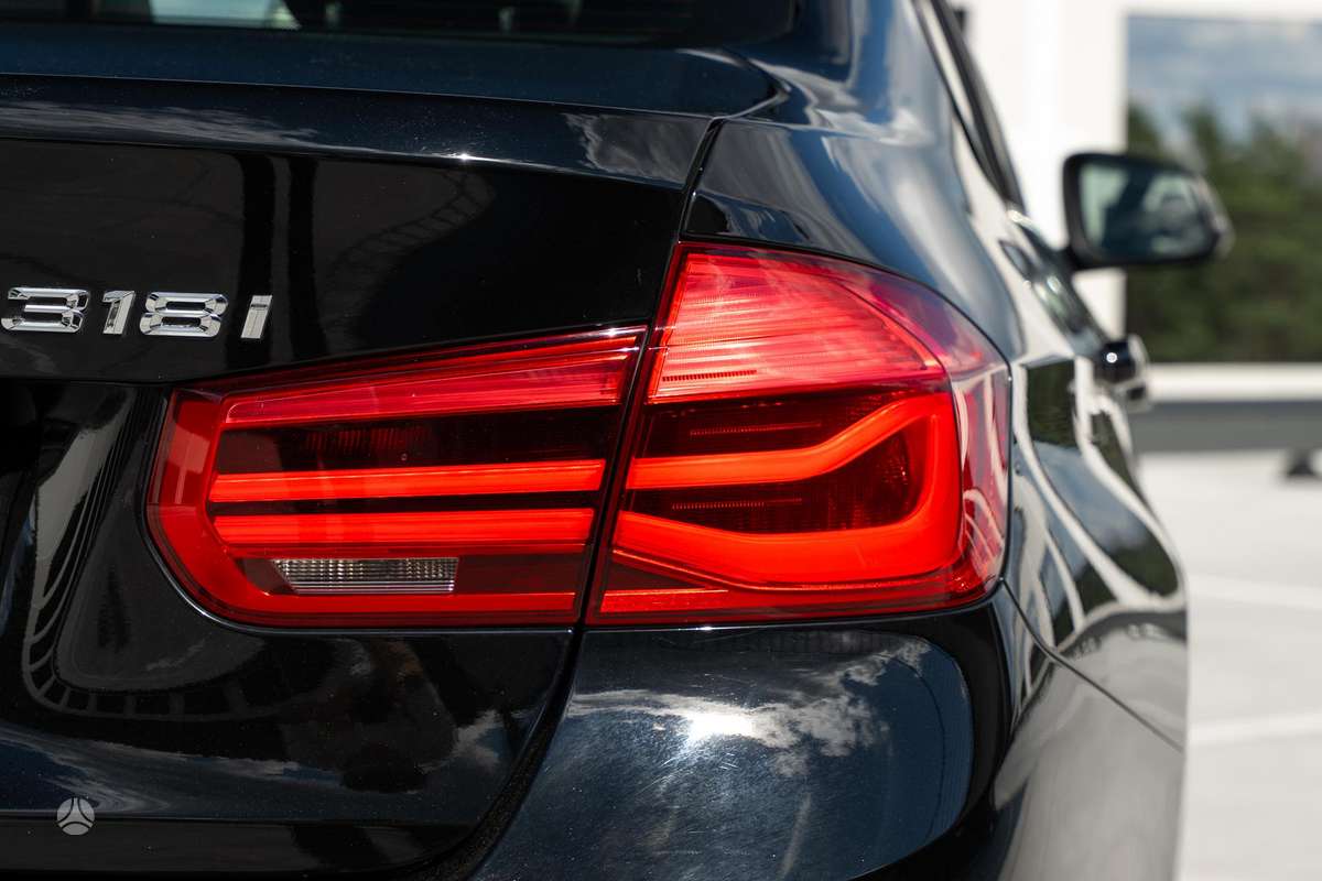 BMW 318, 1.5 l., Седан
