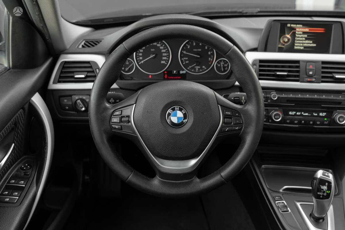 BMW 318, 1.5 l., Седан