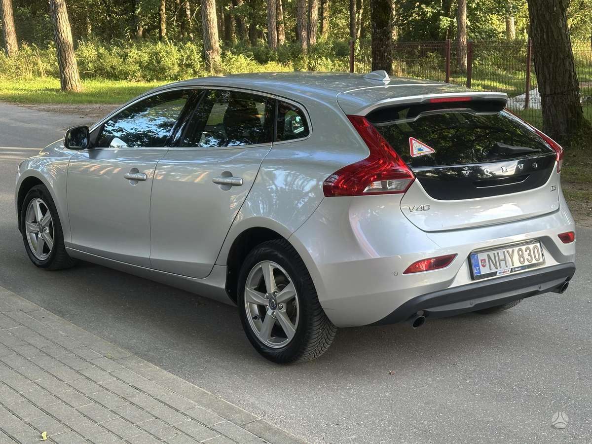 Volvo V40, 2.0 l., hatchback