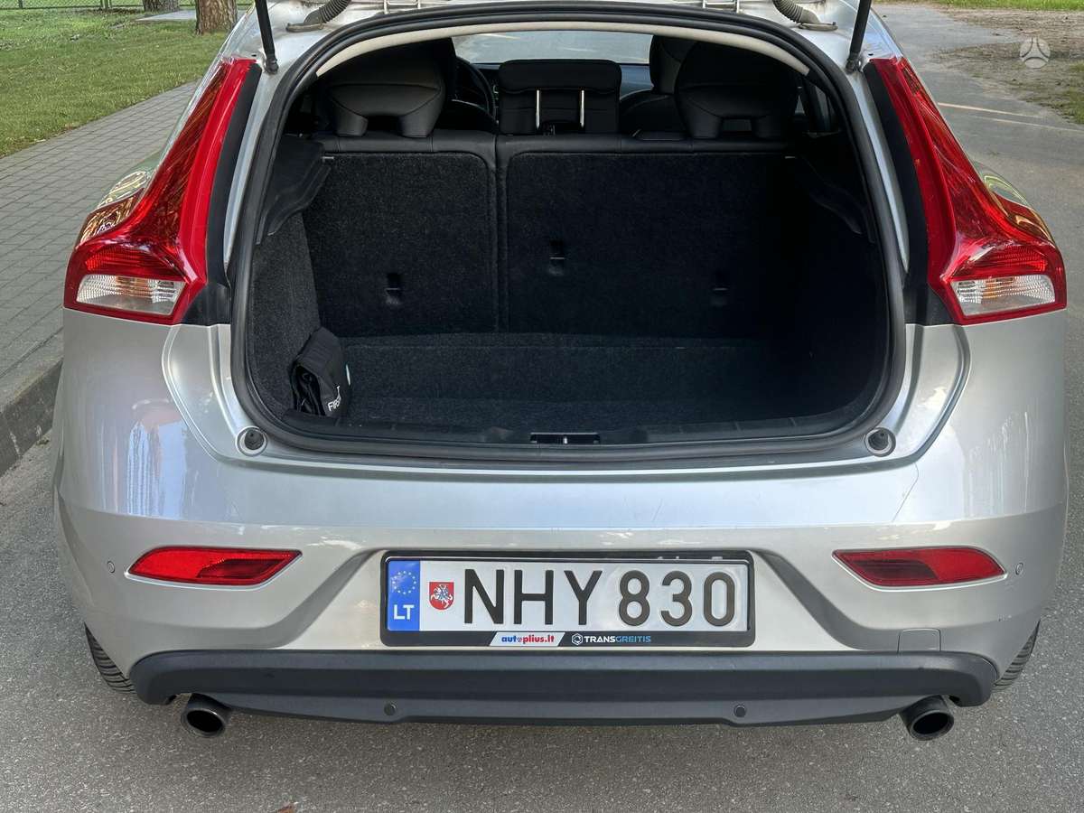 Volvo V40, 2.0 l., hatchback