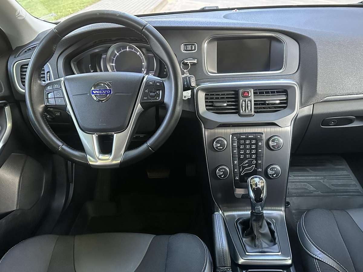 Volvo V40, 2.0 l., hatchback