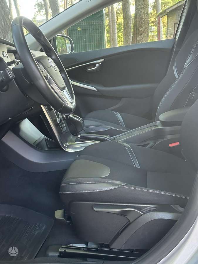 Volvo V40, 2.0 l., hatchback