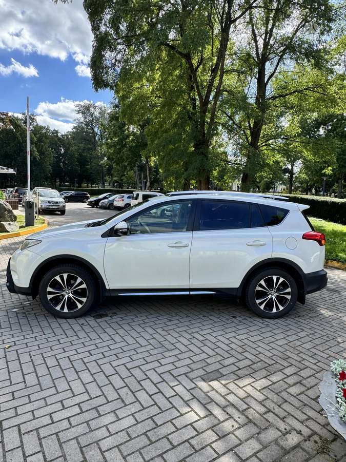Toyota RAV4 - 6