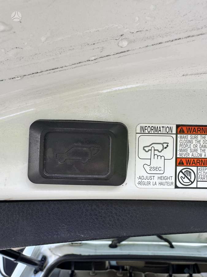 Toyota RAV4 - 8