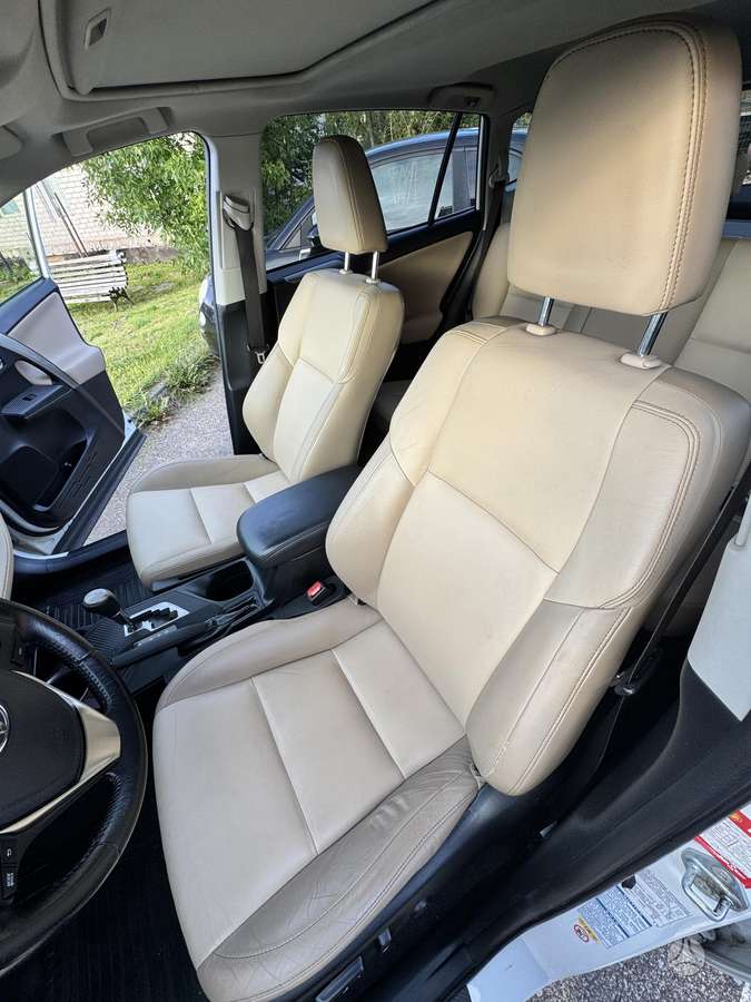 Toyota RAV4 - 11