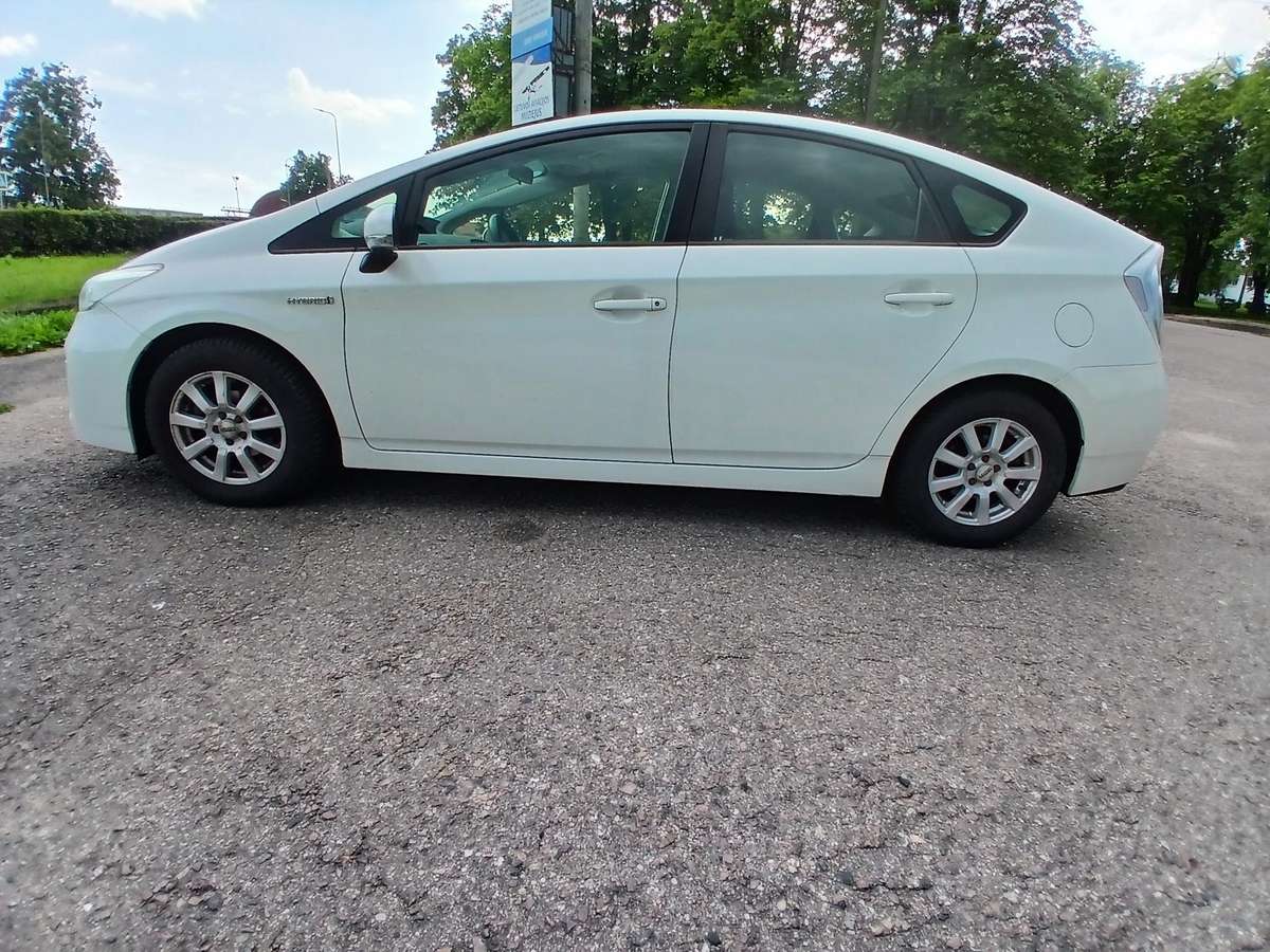 Toyota Prius - 3