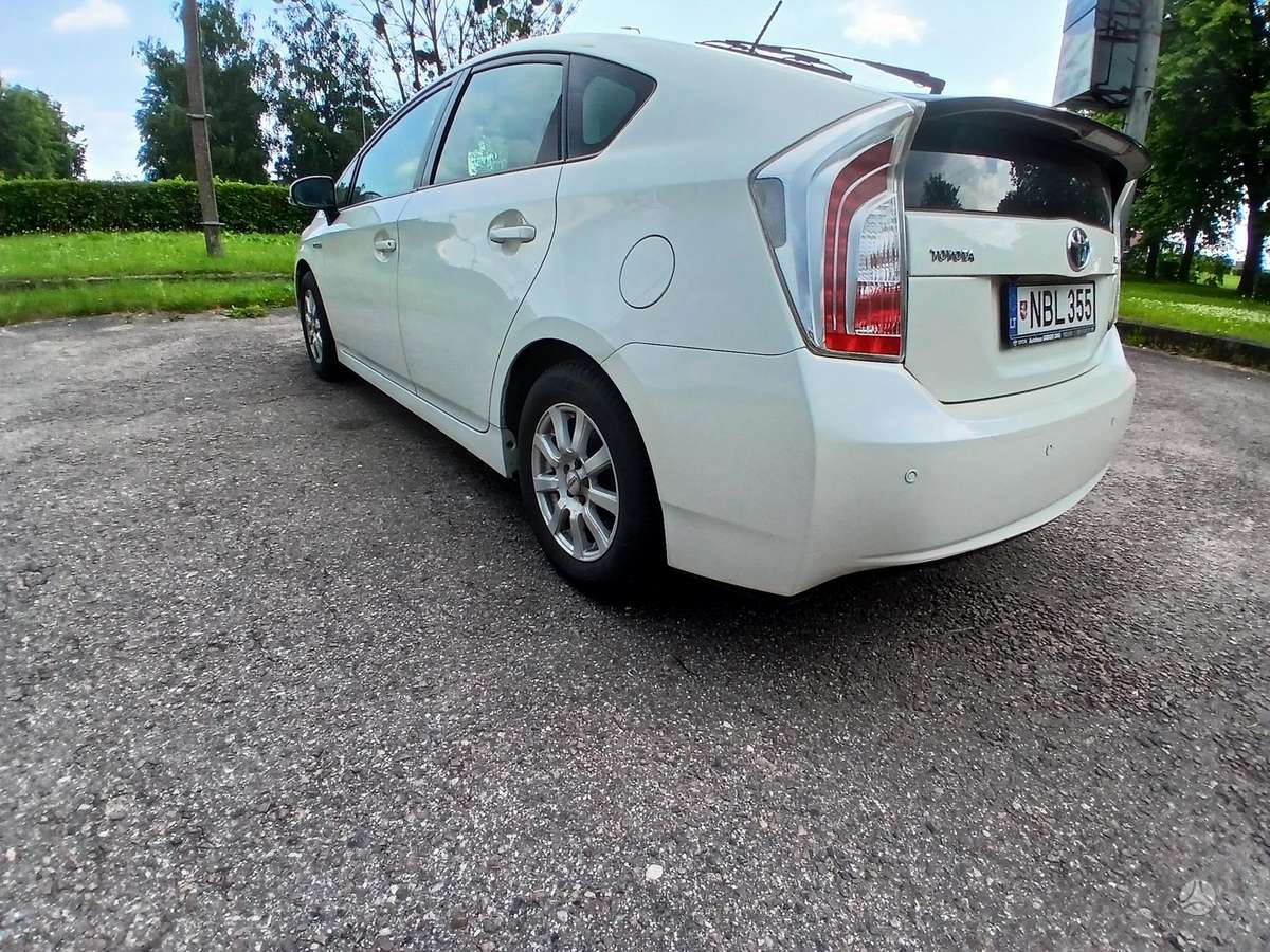 Toyota Prius - 4