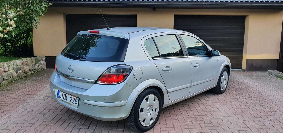 Opel Astra, 1.8 l., Хэтчбек