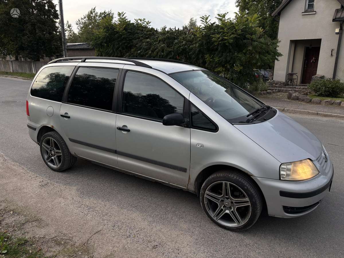 Volkswagen Sharan - 1