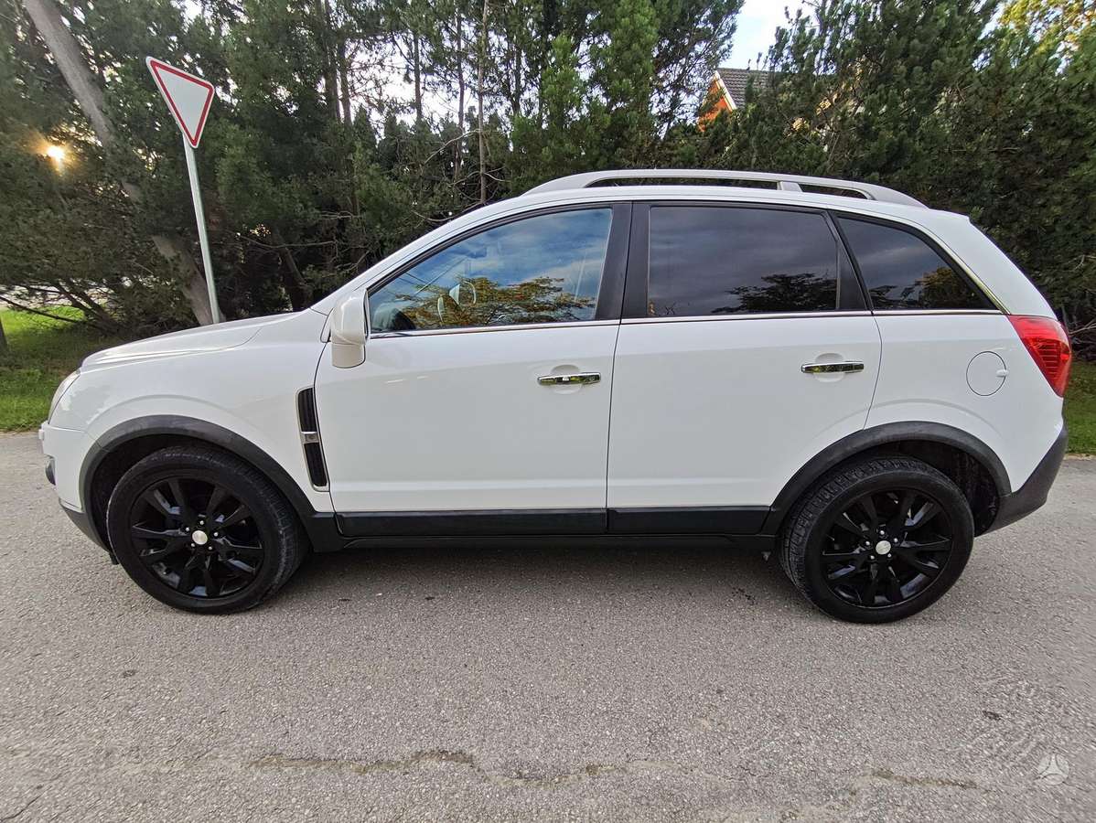Opel Antara, 2.2 l., off-road / crossover