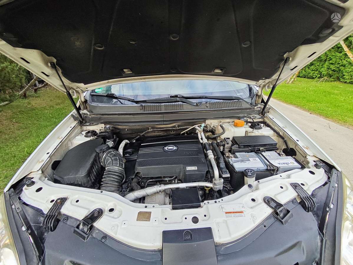 Opel Antara, 2.2 l., off-road / crossover