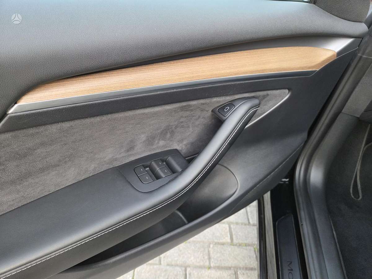 Tesla Model 3, 60 кВт·ч, Седан