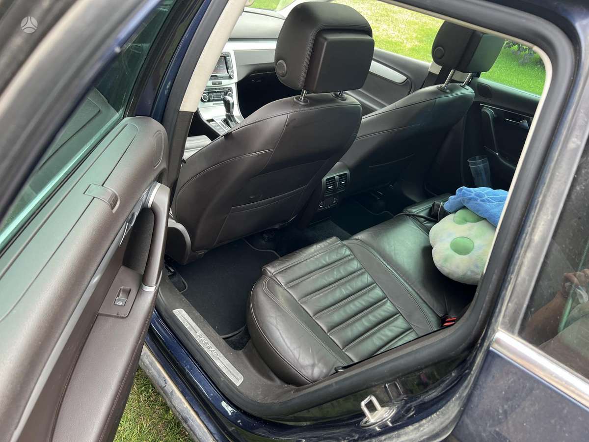 Volkswagen Passat - 11