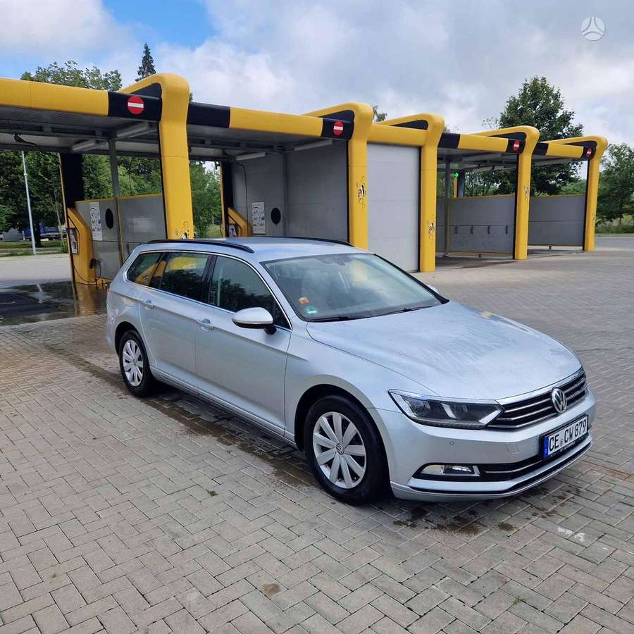 Volkswagen Passat - 1
