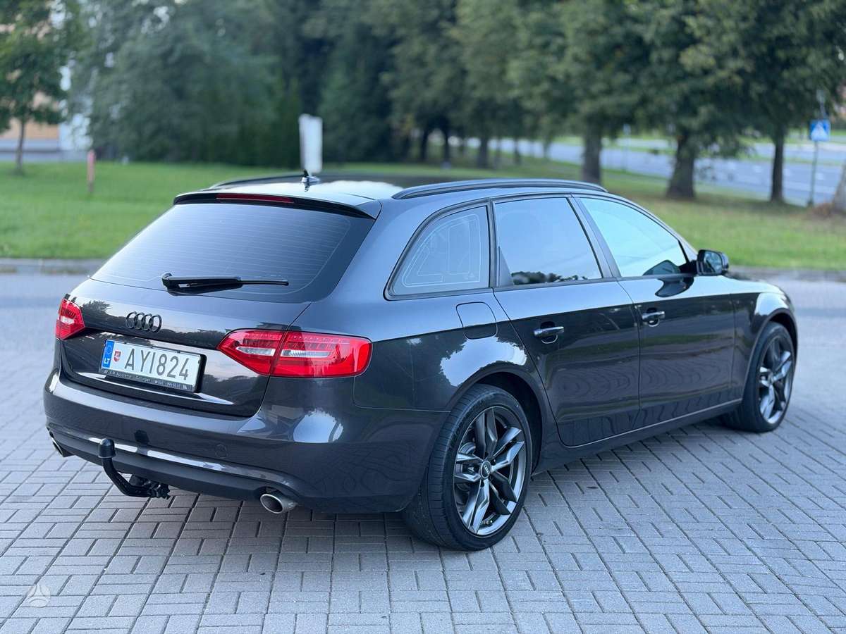 Audi A4, universalas