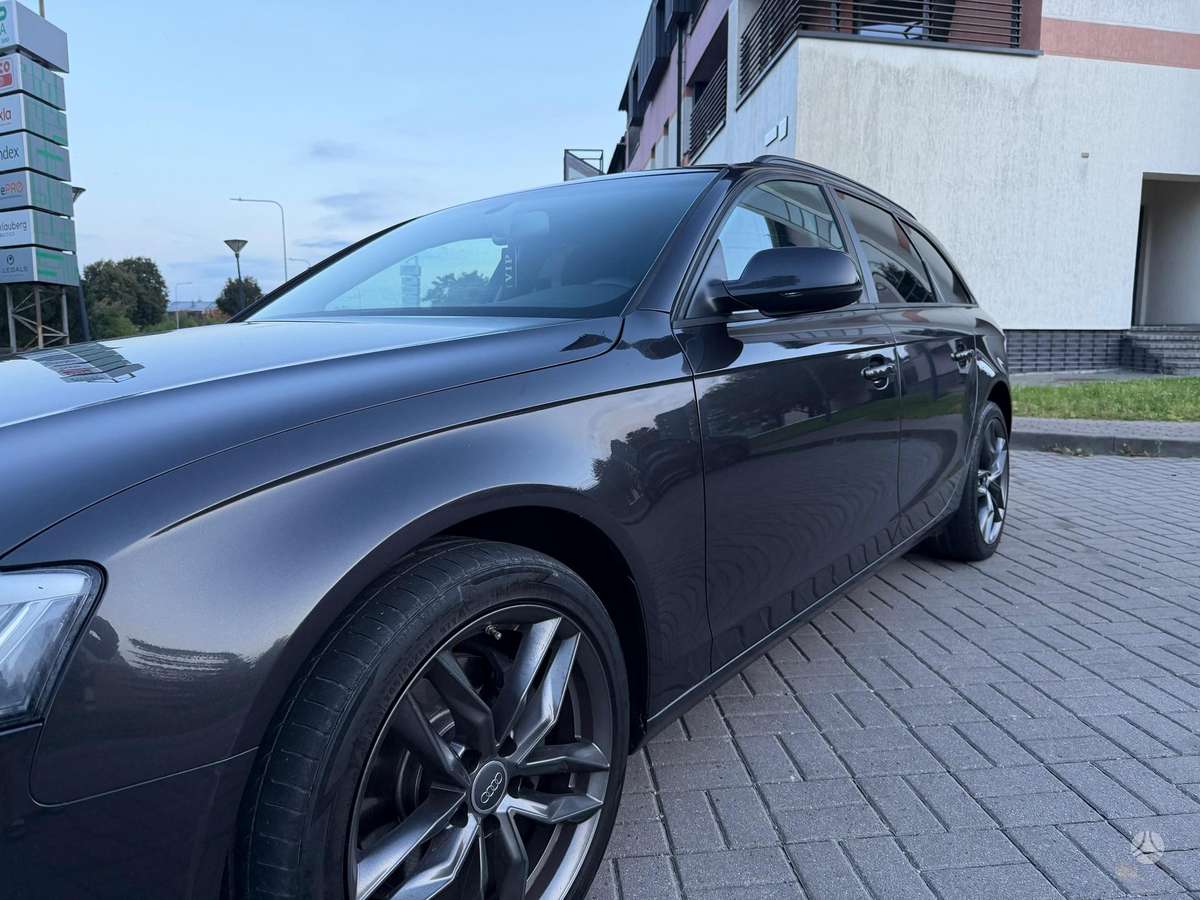 Audi A4, Универсал
