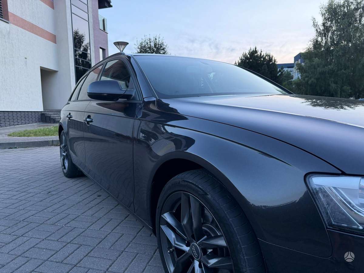 Audi A4, Универсал