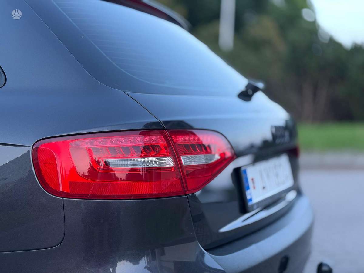 Audi A4, Универсал