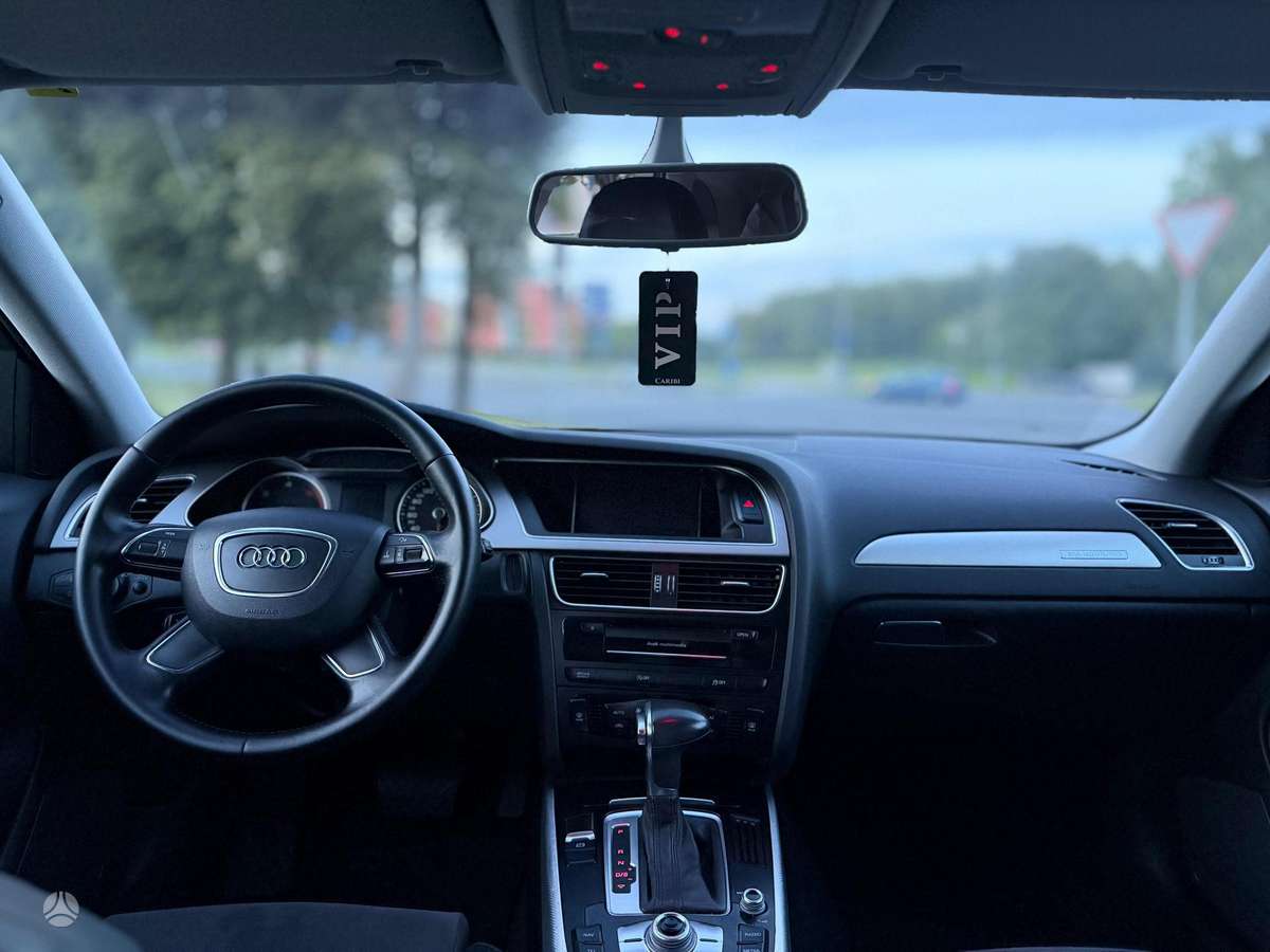 Audi A4, Универсал