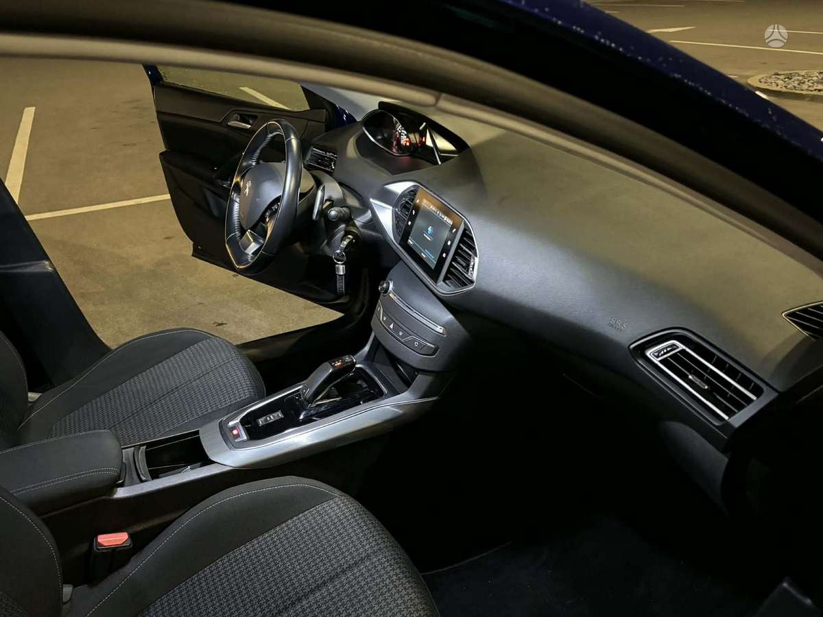 Peugeot 308 - 8