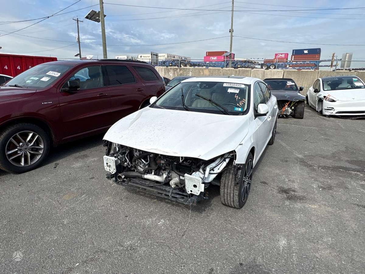 Volvo S60 - 1