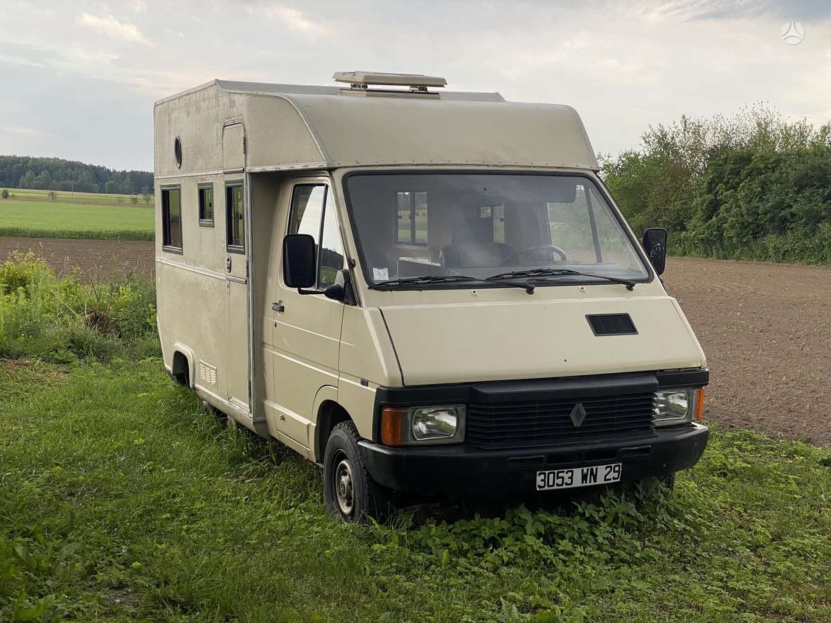Renault T1300D Pilote, campers