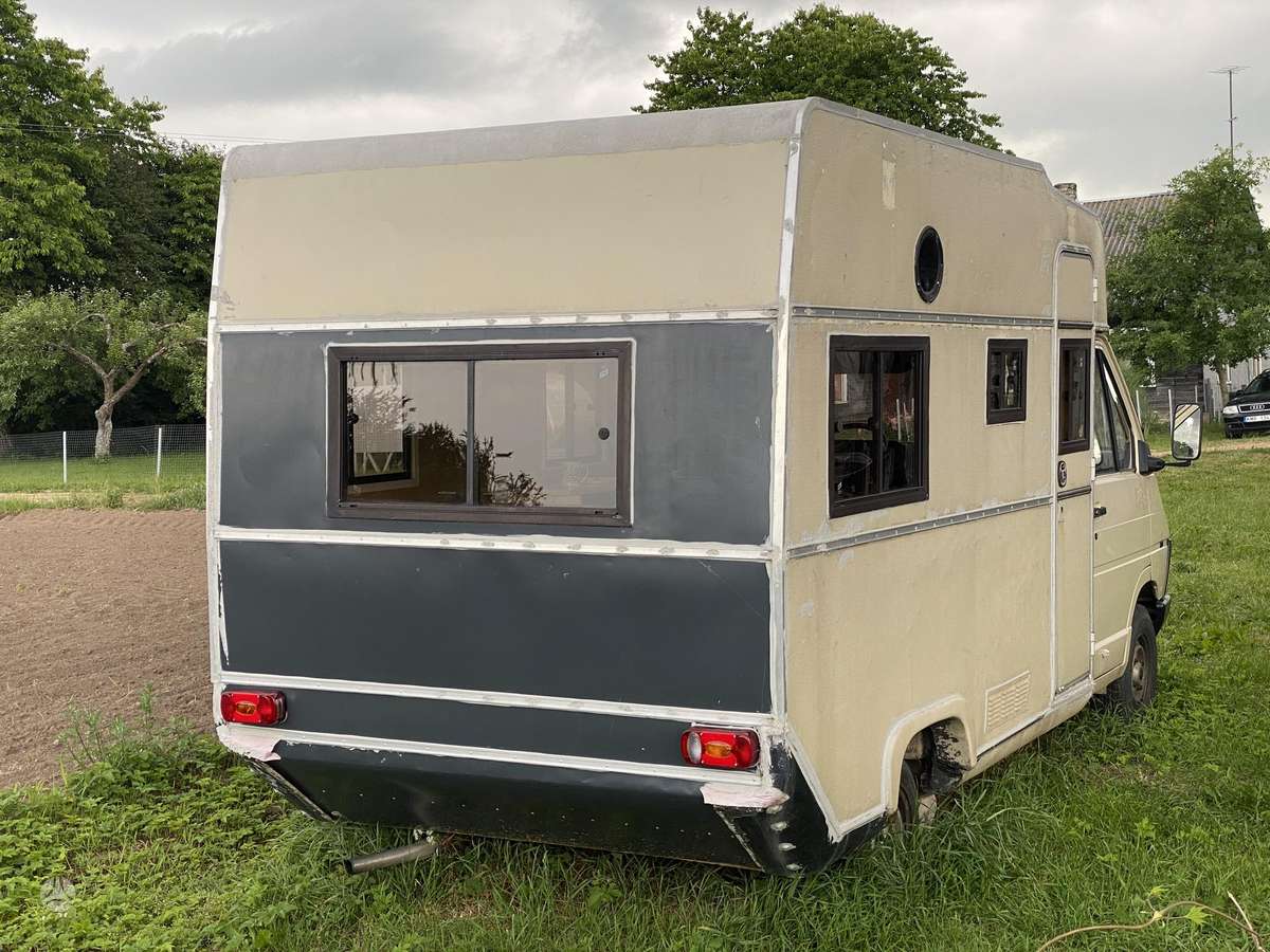 Renault T1300D Pilote, campers