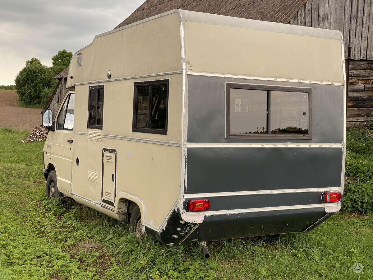 Renault T1300D Pilote, campers