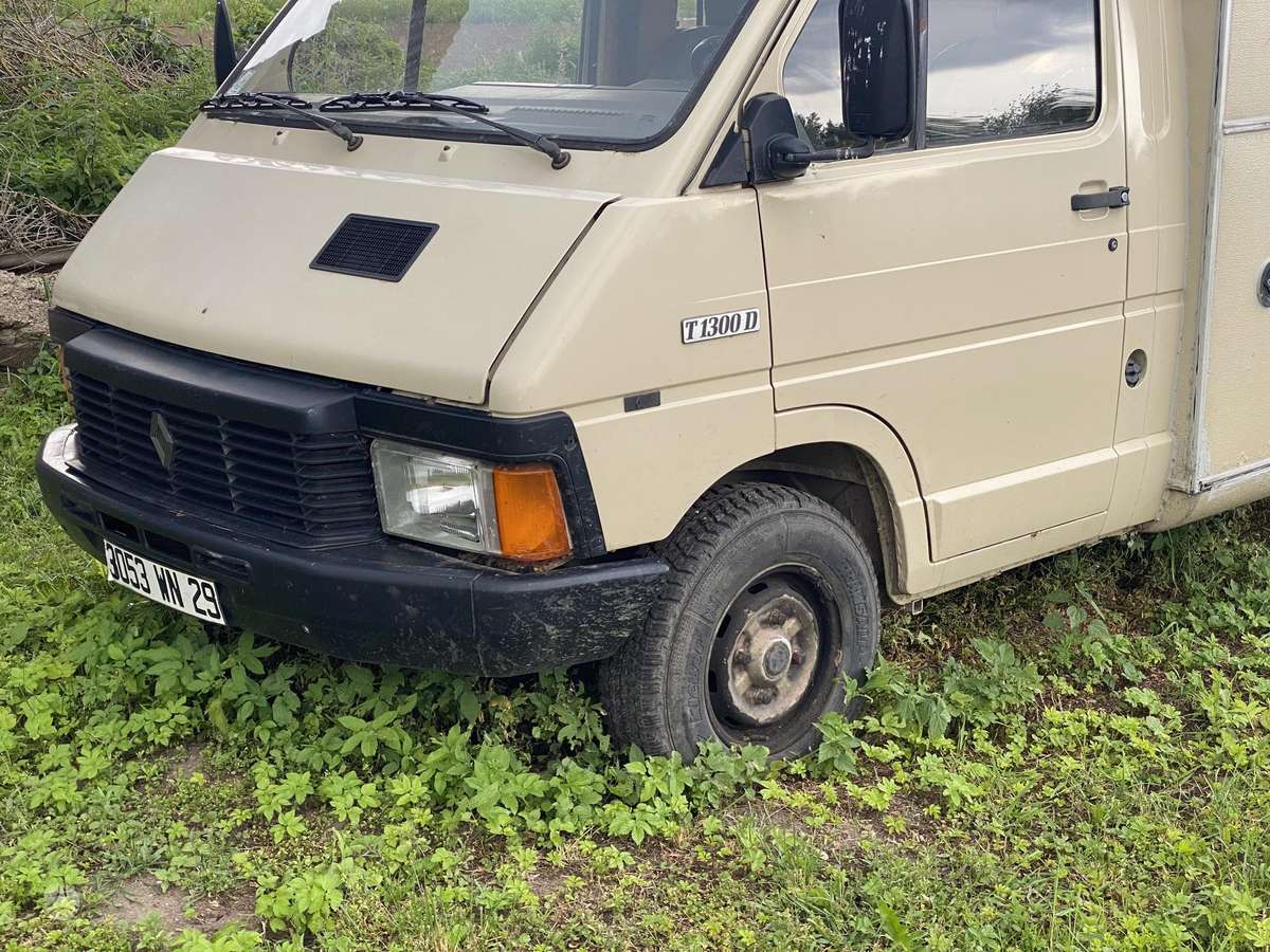 Renault T1300D Pilote, campers