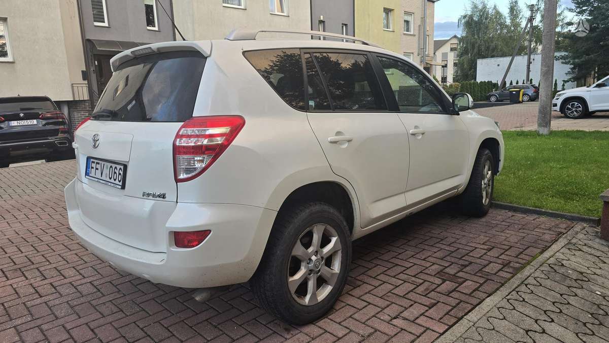 Toyota RAV4 - 4