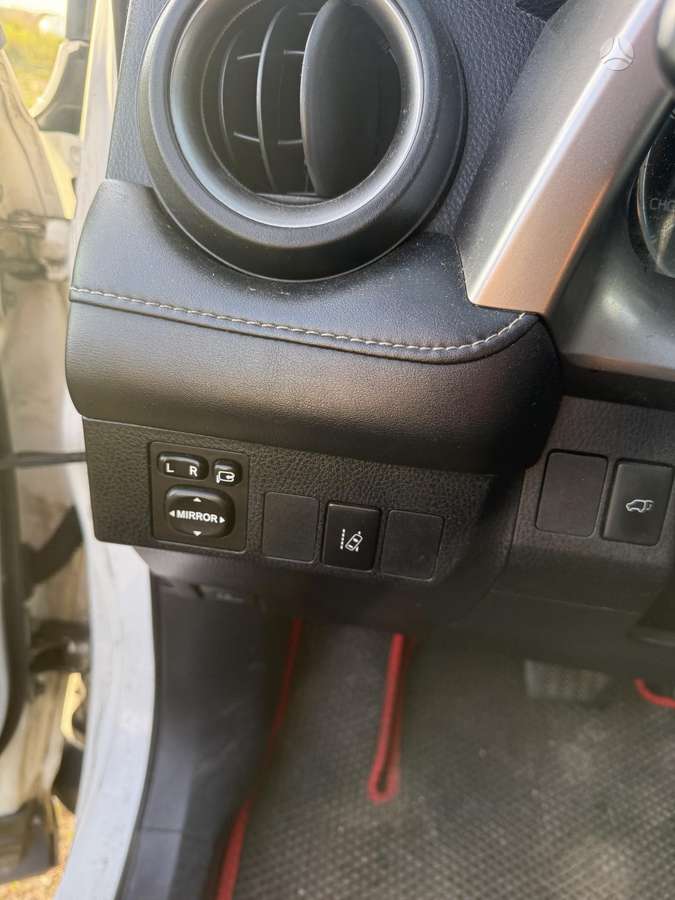 Toyota RAV4 - 6