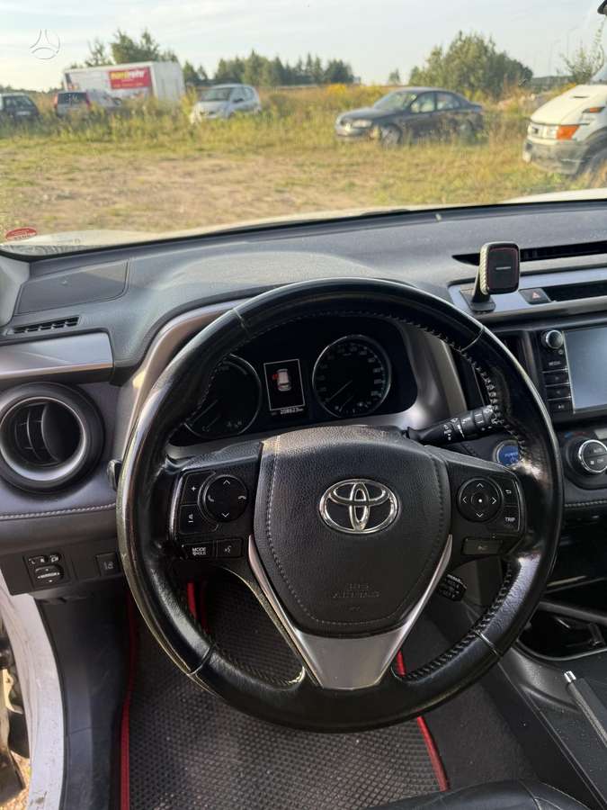 Toyota RAV4 - 8