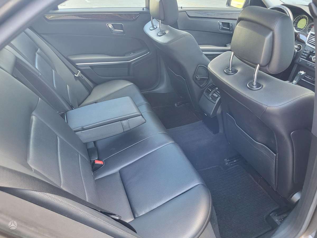 Mercedes-Benz E200, 2.2 l., Седан