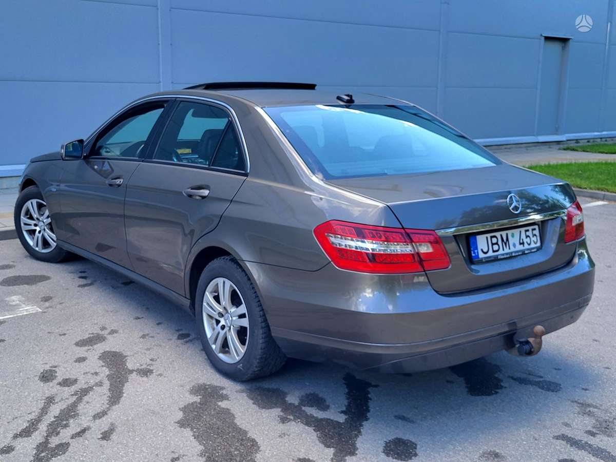 Mercedes-Benz E200, 2.2 l., Седан