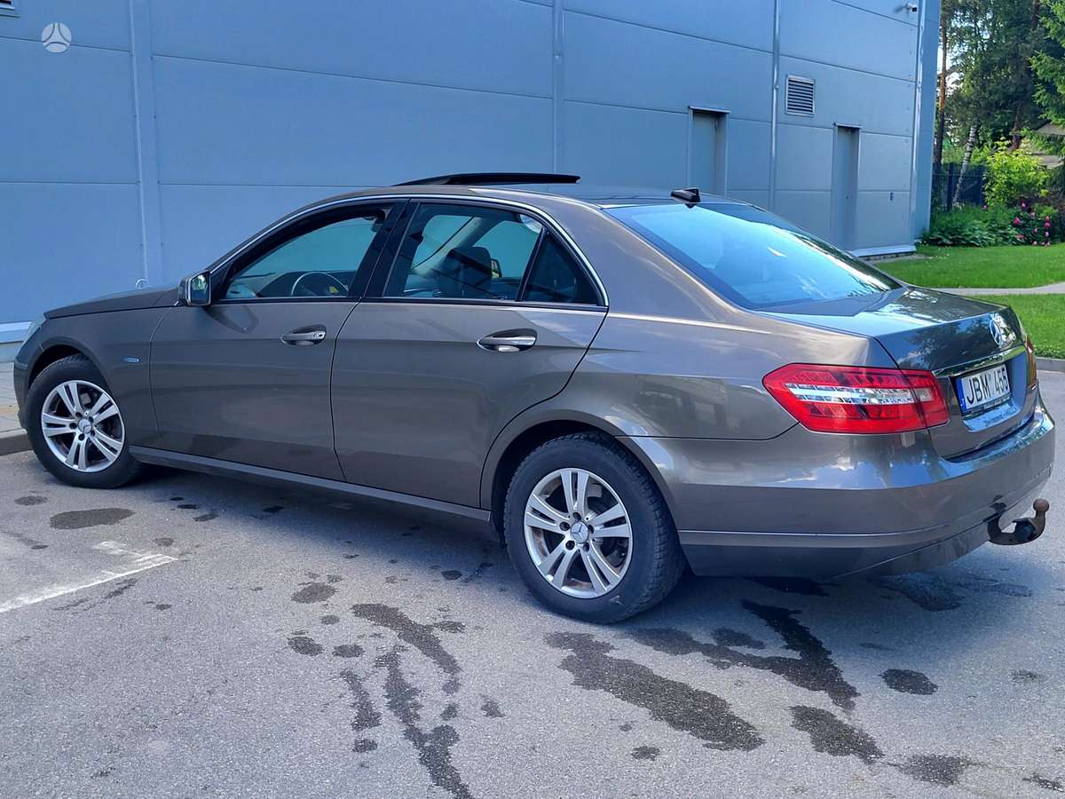 Mercedes-Benz E200, 2.2 l., Седан