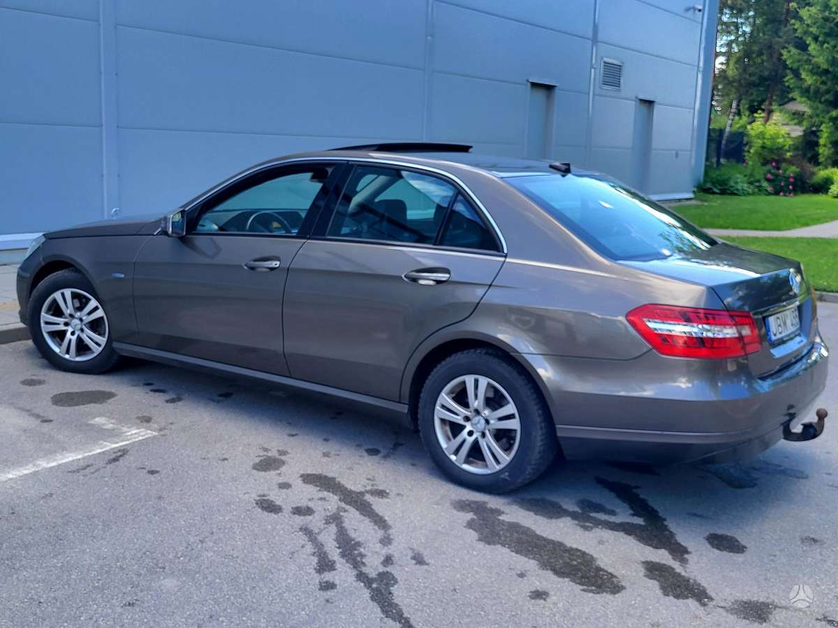 Mercedes-Benz E200, 2.2 l., Седан