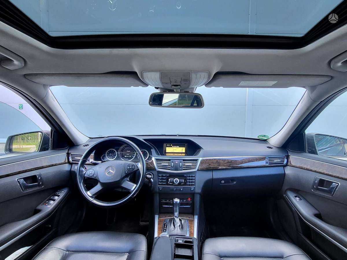Mercedes-Benz E200, 2.2 l., Седан