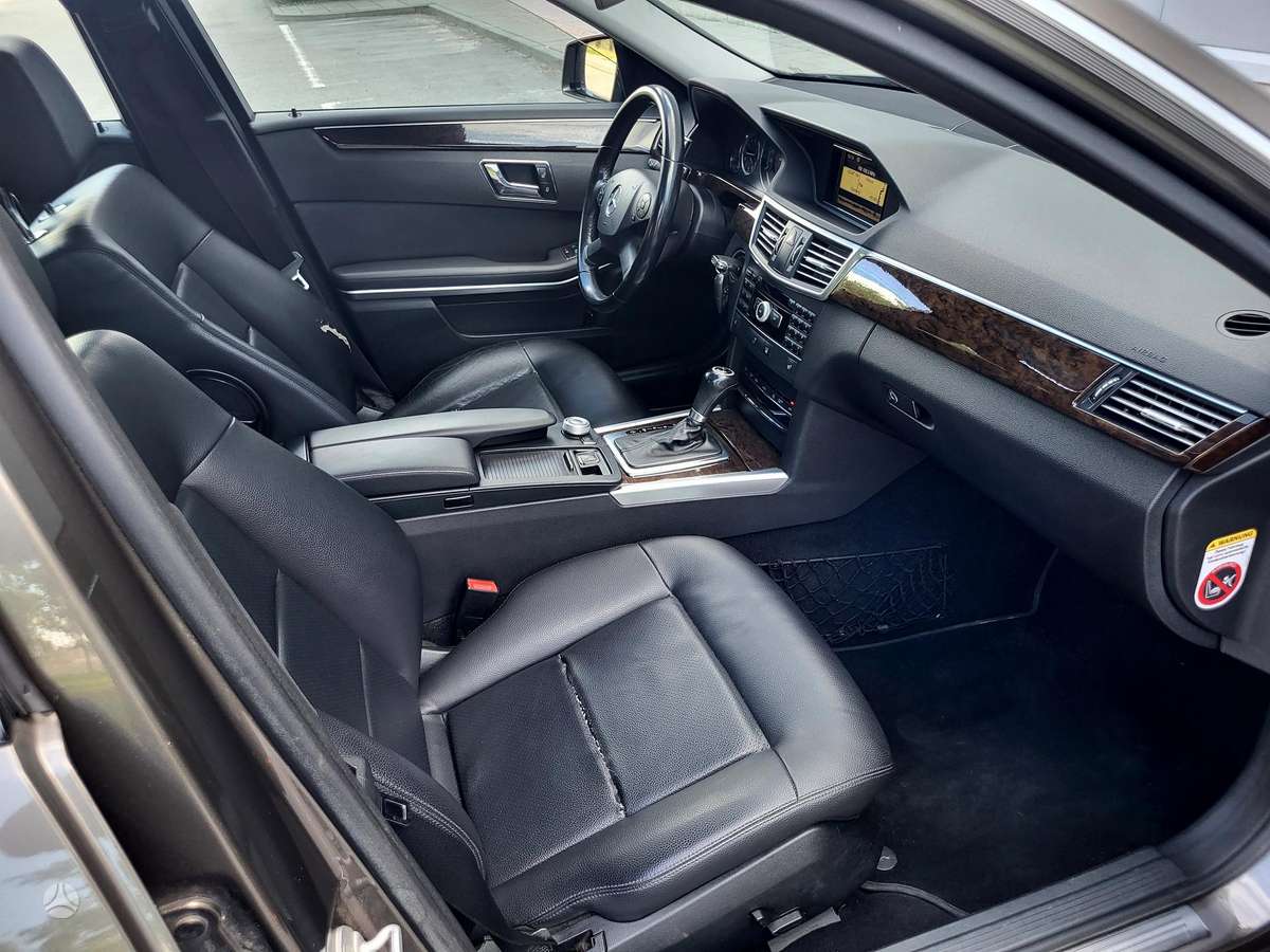 Mercedes-Benz E200, 2.2 l., Седан